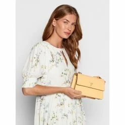 Cross Body Bags Handbag GUESS - Alexie Crossbody Flap HWVG84 16190 PPC Yellow 11 Cross Body Bags Handbag GUESS - Alexie Crossbody Flap HWVG84 16190 PPC Yellow -GUESS Sales Store 10 0190231602040 ek